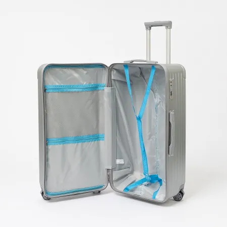 - Чемодан на 4-х колесах (серебряный)