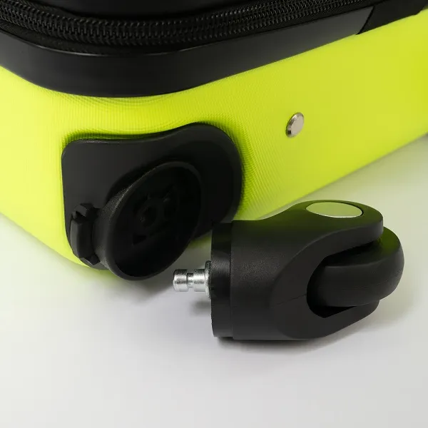 - Чемодан на 4-х колесах 340-619/6